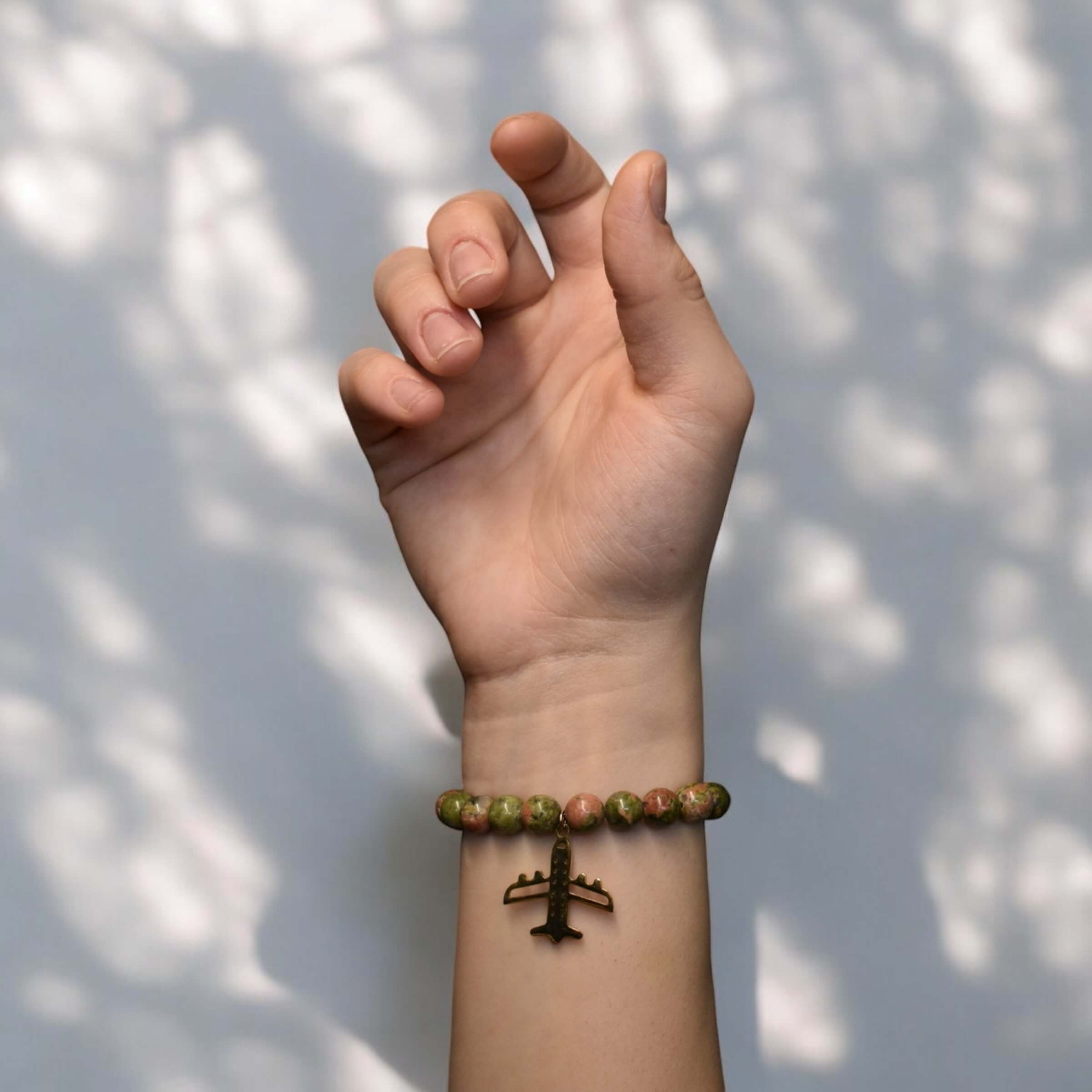 Mooie Armband Met Unakite Kralen En Gouden Vliegtuig Bedel - GS Imperial®