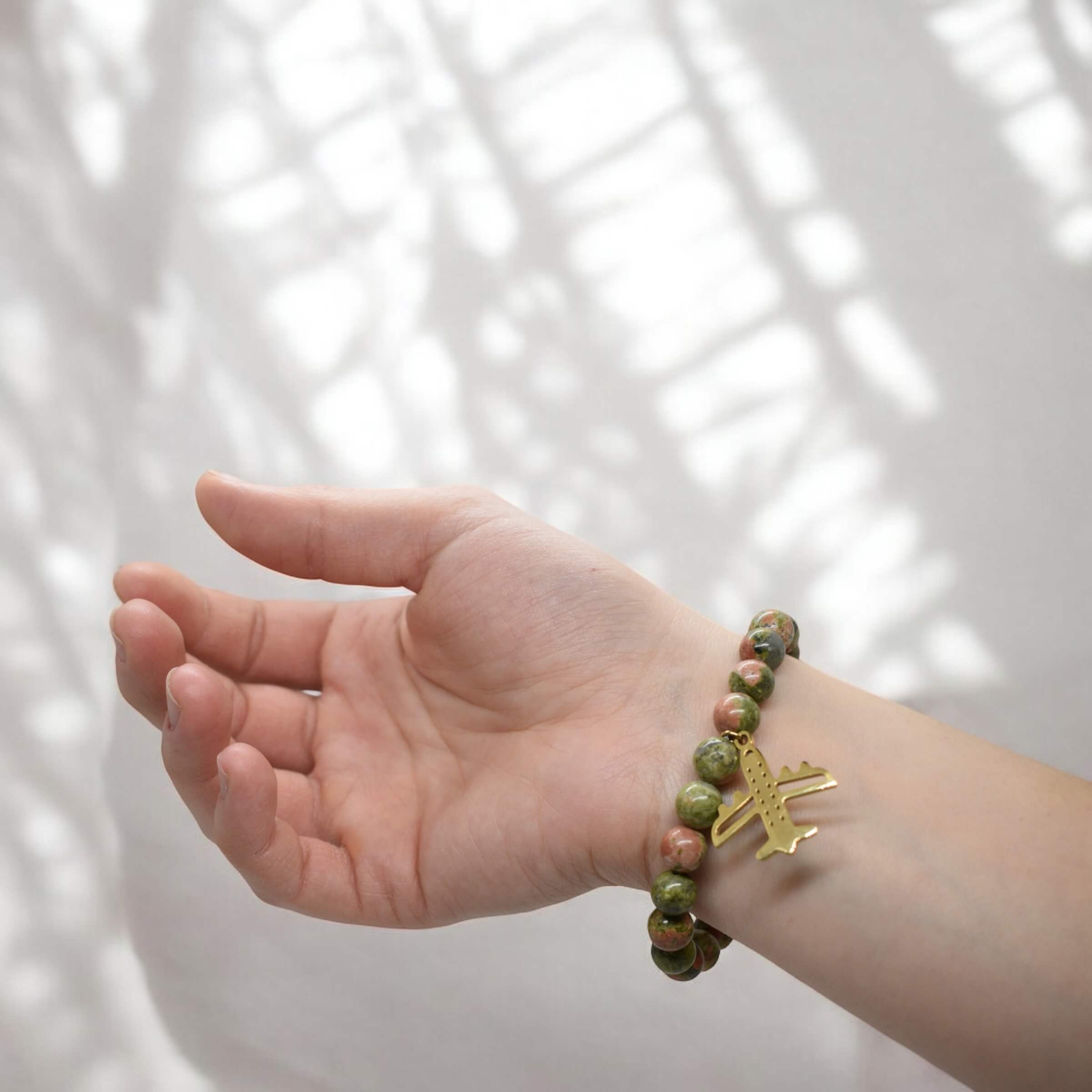 Mooie Armband Met Unakite Kralen En Gouden Vliegtuig Bedel - GS Imperial®